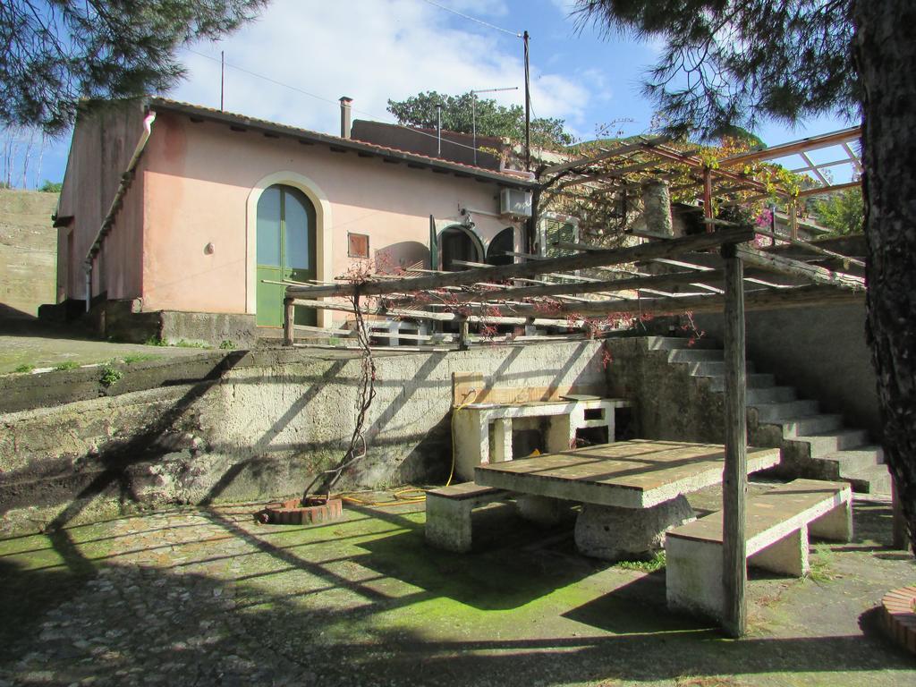Gasthaus Rifugio Dei Tre Pini Castelmola Exterior foto