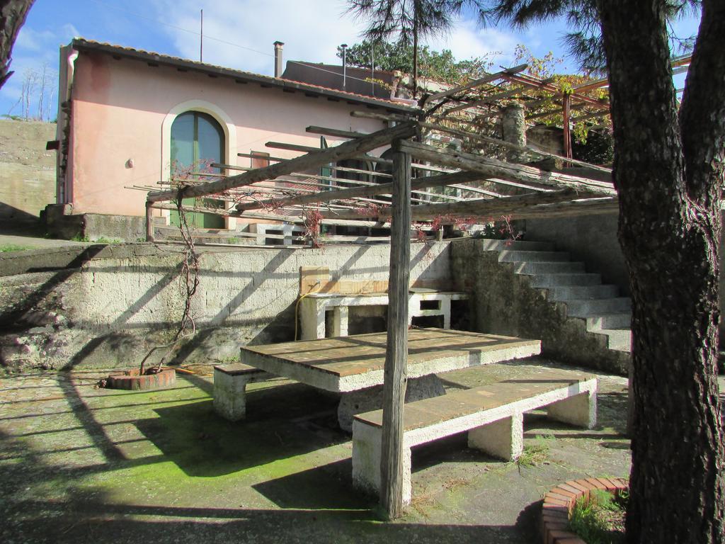 Gasthaus Rifugio Dei Tre Pini Castelmola Exterior foto